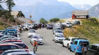 Razmere na Vršiču so poleti kaotične, treba jih je urediti, 
poudarjata župana. To potrjujejo tudi na ministrstvu, ki predvideva več ukrepov. 