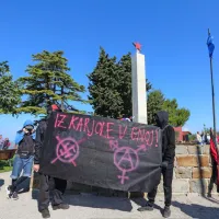 Jan&scaron;a na obisku v Marezigah, pri&scaron;lo je tudi več sto protestnikov