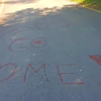 Napis na cesti proti Marezigam