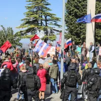 Jan&scaron;a na obisku v Marezigah, pri&scaron;lo je tudi več sto protestnikov