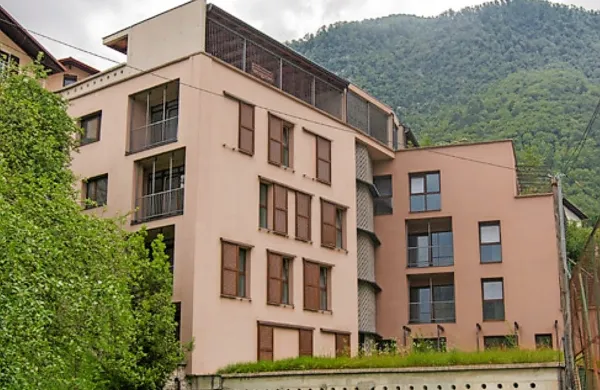Koprsko podjetje Marener kupuje blok z devetimi nedokončanimi 
stanovanji v Poljubinju. Po prenovi jih bo prodajalo. 