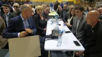 V povsem polni športni dvorani in mirni Idriji se je goriška 
koordinacija SDS s predsednikom stranke in vlade Janezom Janšo 
v soboto pripravljala na državnozborske volitve.