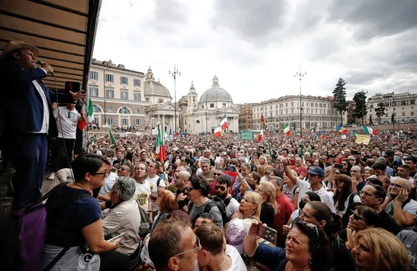 V Rimu protestirali proti uvedbi PCT za vse uslužbence