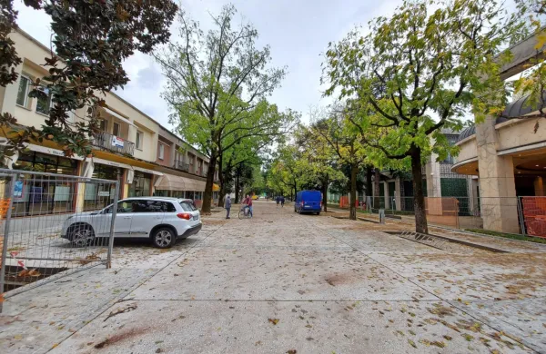 Do konca meseca bodo končali dela in odprli ulico. Parkirnih mest 
bo le še 26, prednost bodo imeli pešci in kolesarji. 