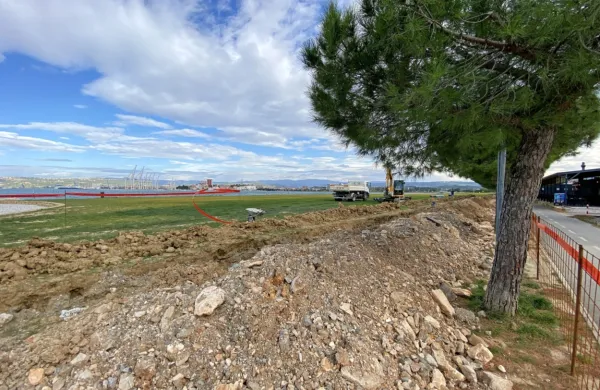 Gradbeni stroji so se minuli teden ponovno vrnili v park med 
ustjem Badaševice in Žusterno. Foto: ahiv MOK