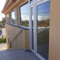 Zasteklili so   teraso doma v krajevni skupnosti Gradin.