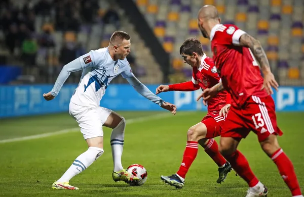 Tudi v Mariboru zadetek Josipa Iličića (z žogo) proti Rusom ni 
zadostoval.  