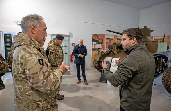 PVZ je obiskal namestnik vrhovnega poveljnika zavezniških sil v 
Evropi general Sir Tim Radford. 