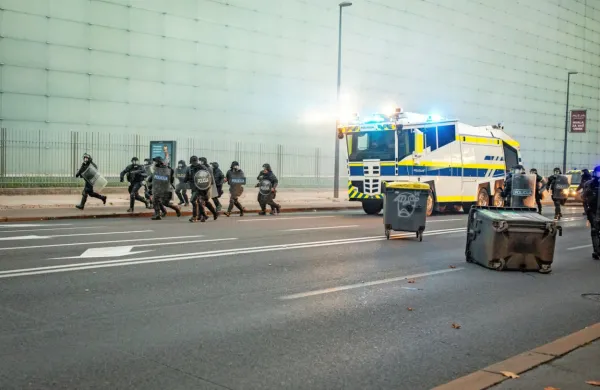 Nadzor, ki ga je na Generalni policijski upravi opravil Knovs, je 
potrdil, da je bil med protesti 5. oktobra v dveh operativnih centrih 
policije tudi vrh notranjega ministrstva. 