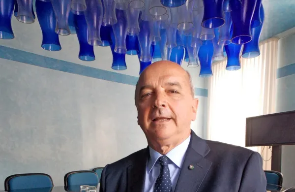 V Trstu po preštetju glasov z 232 od skupno 238 volišč vodi sedanji 
župan, kandidat desne sredine Roberto Dipiazza.