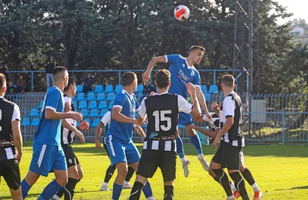 Dekančani (v modrih dresih) so se v soboto razveselili prve zmage 
v letošnji sezoni. 