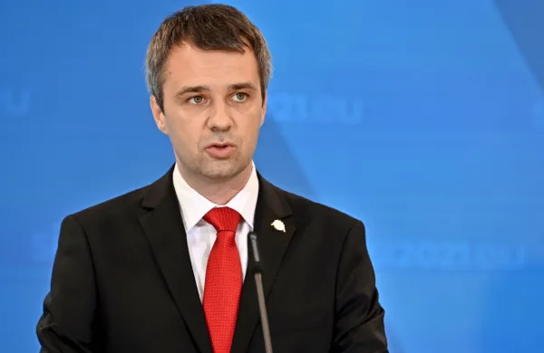 Zoper pravosodnega ministra Marjana Dikaučiča je uvedena sodna 
preiskava zaradi kaznivih dejanj davčne zatajitve, ponarejanja ali 
uničenja poslovnih listin. 
