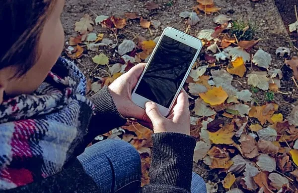 Slovenski potrošniki v kolektivni tožbi od Appla terjajo 27,5 
milijona evrov. Oškodovani so uporabniki modelov 6, 6 plus, 6s, 6s 
plus in SE ter  7 in 7 plus.