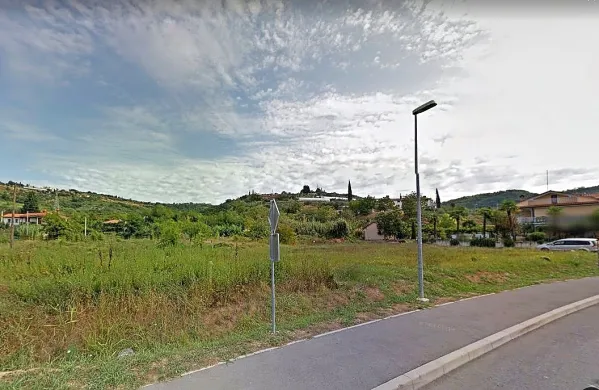 Jutri bo občina uveljavljala predkupno pravico za 4440 kvadratnih 
metrov stavbnega zemljišča v obrtni coni v Luciji. 
