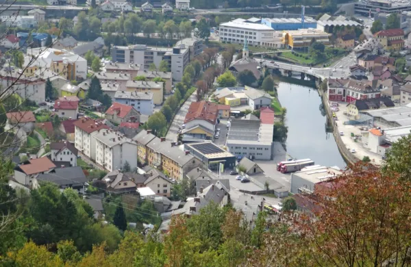 Od daleč je v občini in Idriji vse lepo, lestvica transparentnosti 
občin pa je razkrila, da že najosnovnejše sodelovanje z občani 
šepa.