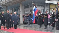 Pahor je Mattarello na Bevkovem trgu sprejel z vsemi državniškimi 
častmi.