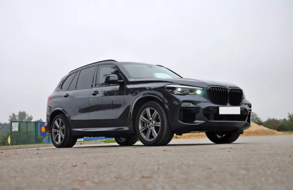 Avto je bil prvič predstavljen v letu 2019 in trenutno predstavlja 
najsodobnejši varnostni avtomobil pri znamki BMW.