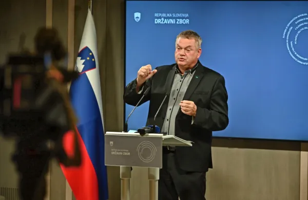 Začasni vodja poslanske skupine DeSUS Ivan Hršak