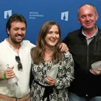 Marija Zidar se je s producentom Danijelom Hočevarjem (desno) in 
mojstrom montaže Urošem Maksimovićem veselila tako vesen za 
najboljši dokumentarec in  montažo kakor nagrade Fipresci. 