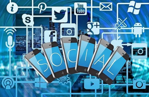 Nekdanji predsednik ZDA Donald Trump je  napovedal načrte za 
ustanovitev novega družbenega omrežja, poimenovanega TRUTH 
Social. 