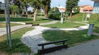 Več predlogov, o katerih bodo glasovali občani, se  nanaša na 
ureditev mesta z zasaditvijo dreves na javnih površinah, primernejšim odlaganjem odpadkov, postavitvijo košev za smeti in 
pasje iztrebke ter klopi (na fotografiji mestni park). 