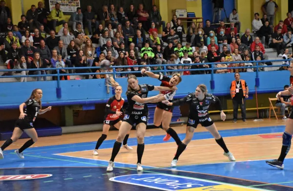 Med najboljšimi pri Mlinotestu je bila Ana Abina (v skoku) s šestimi 
zadetki.