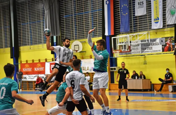 V finišu moškega derbija so Ajdovci Hrpeljce  zlomili tudi z zadetki 
Hrvoja Kokana.