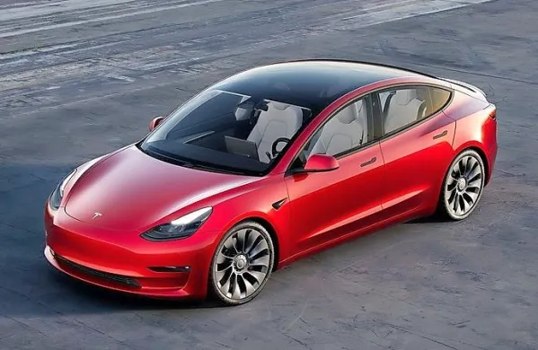 Teslin model 3 je septembra zasedel prvo mesto na lestvici najbolj 
prodajanih avtomobilov v Evropi.