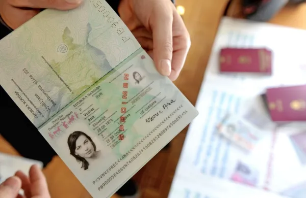  Zaradi hitrega tehnološkega razvoja na področju zaščitnih elementov so serije potnih listov sledile predvsem varnostnim 
nadgradnjam.