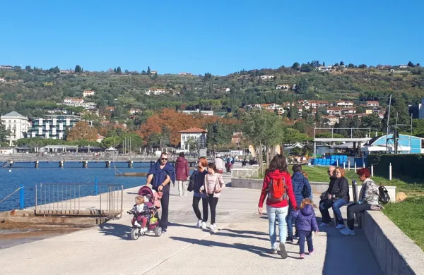 Krompirjeve počitnice in lepo vreme so k morju privabili številne 
goste. 

