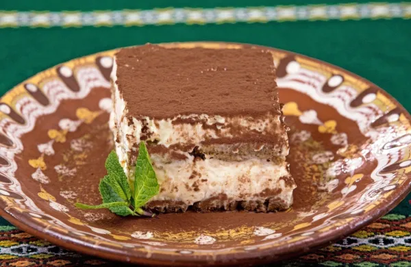 Sladica, ki naj bi nastala po napaki, je hitro prevzela celo državo in 
dandanes velja za tradicionalno italijansko jed.
