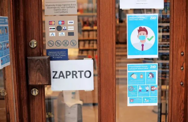 Svetovalna skupina za covid-19 je po neuradnih, a zanesljivih 
informacijah v ponedeljek sklenila, da vladi predlaga desetdnevno popolno zaprtje države.