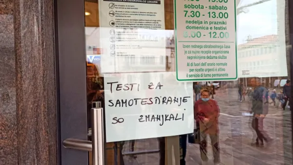 Na takšno obvestilo so včeraj sredi dneva naleteli obiskovalci osrednje koprske lekarne.