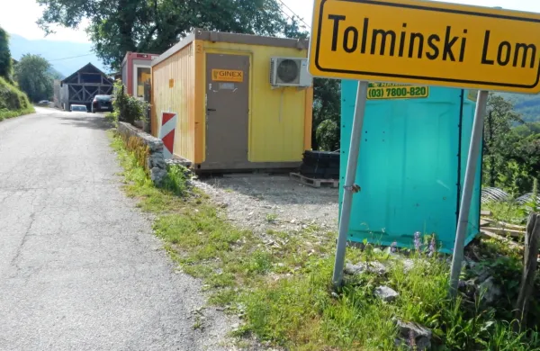 V Tolminskem Lomu so vodovod dobili leta 2019, prihodnje leto ga 
bodo še v zaselkih Široko in Kal. 