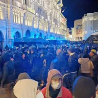 V Trstu več tisoč ljudi protestiralo proti covidnemu potrdilu