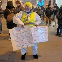 V Trstu več tisoč ljudi protestiralo proti covidnemu potrdilu