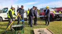 Temeljni kamen so postavili: (z leve) Zdenko Deželak, Egon 
Lovrečič, Matija Morato  in župan Danilo Markočič.  