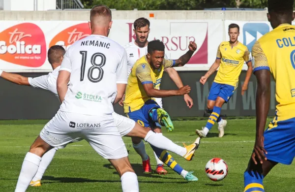 Sežanci bodo morali biti posebej pozorni na hitronogega  Kaheema 
Parrisa (v sredini). Na prvi tekmi v Sežani je bilo 1:0 za Koper.