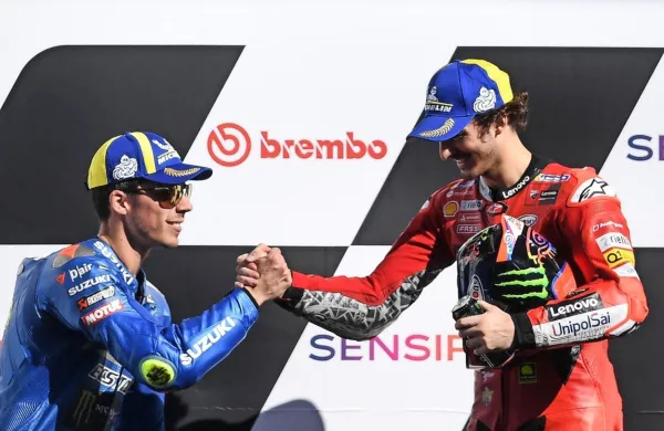 Francesco Bagnaia in drugouvrščeni Joan Mir