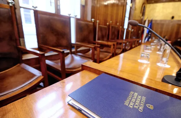 Predsednika sodišča izvolijo ustavni sodniki izmed sebe s tajnim 
glasovanjem za dobo treh let.
