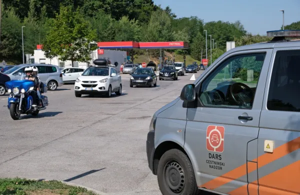 Cestninski nadzorniki se kljub e-vinjetam še ne bodo povsem 
poslovili. 