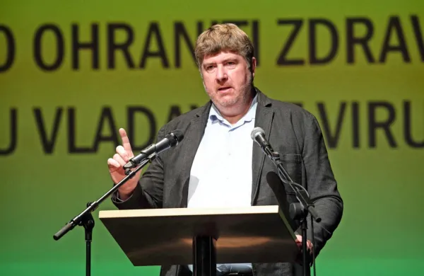 Državni zbor je na tajnem glasovanju za novega ustavnega sodnika 
potrdil Roka Svetliča.