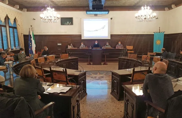 Javna obravnava v okviru  razgrnitve študije variant za spremembe državnega lokacijskega načrta za drugi tir Divača-Koper - 
za gradnjo nove dvotirne proge  