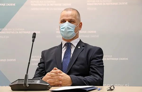 Matjaž  Jerkič  je opozoril na   posledice,  ki jih ima  izdajanje  tajnih 
podatkov. 
