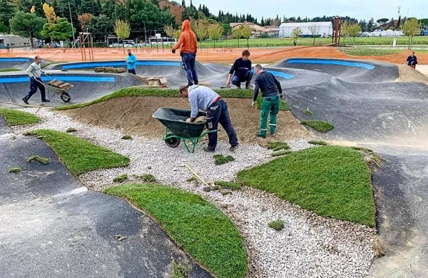 Polaganje travnate preproge