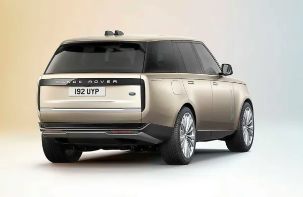 Land Rover je predstavil novo generacijo Range Roverja, britanska 
ikona pa ima nenavadno ravne linije in površine, pa tudi štirikolesno krmiljenje.