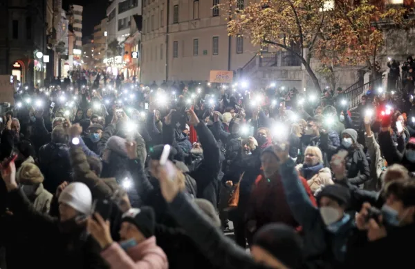 Na dana&scaron;njem protestu začetek predvolilne kampanje ljudstva