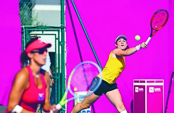 Koprčanka Andreja Klepač (levo) je sezono odigrala z različnimi 
igralkami. S Konjičanko Tamaro Zidanšek je septembrski WTA 
turnir v Portorožu sklenila v polfinalu. Na WTA lestvici dvojic je 
pred turnirjem v Mehiki Andreja Klepač na 25. mestu, Tamara 
Zidanšek pa je med posameznicami na 31. mestu, prepričljivo 
najvišje med Slovenkami. 