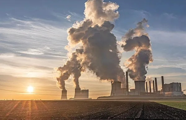 Novi osnutek besedila, ki ga pripravljajo na podnebni konferenci 
v Glasgowu COP26, države poziva, naj zmanjšajo svojo odvisnost 
od fosilnih goriv. 