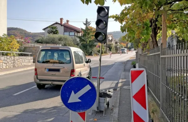 Na Kajuhovi ulici bodo uredili pločnik
